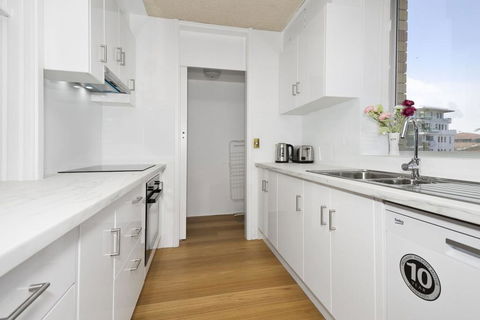 Tasman Towers - Unit 13 - Sunshine Coast Guide 2
