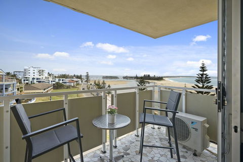 Tasman Towers - Unit 13 - Sunshine Coast Guide 0