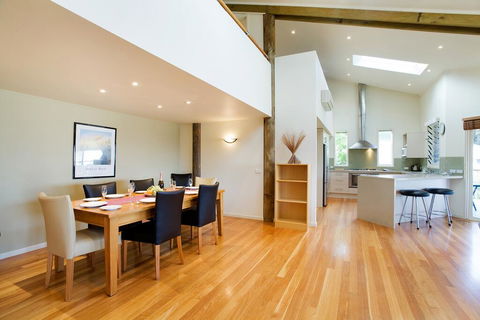 Tathra Beach House Holiday Apartments - Sunshine Coast Guide 1