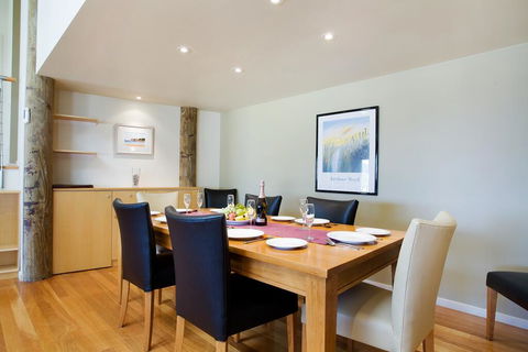 Tathra Beach House Holiday Apartments - Sunshine Coast Guide 2