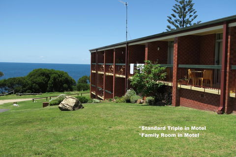 Tathra Hotel & Motel - Sunshine Coast Guide 2