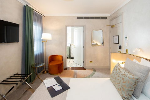 Tattersalls Hotel - Sunshine Coast Guide 1