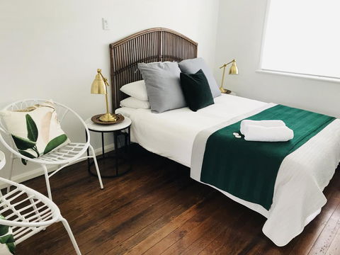 Tea Gardens Hotel - Sunshine Coast Guide 1