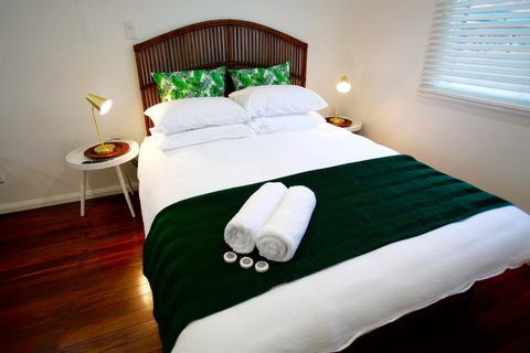 Tea Gardens Hotel - Sunshine Coast Guide 0