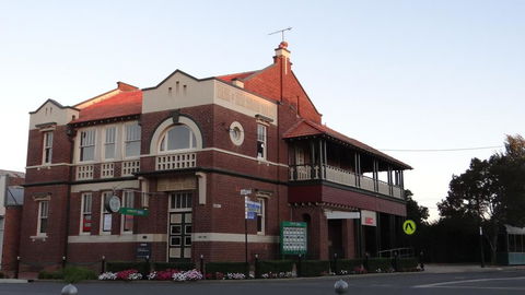 The Bank B&B West Wyalong - Sunshine Coast Guide 0