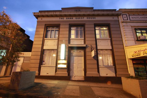 The Bank Guesthouse - Sunshine Coast Guide 1