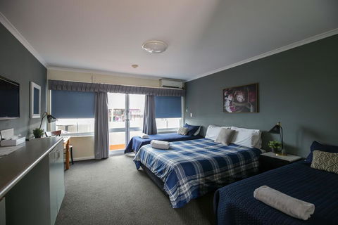 The Bayview Hotel - Sunshine Coast Guide 0