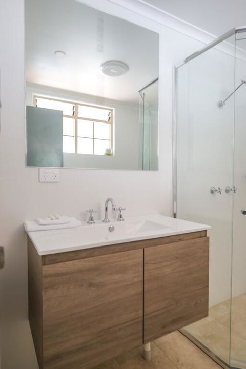 The Bayview Hotel - Sunshine Coast Guide 3