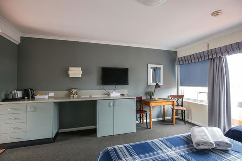 The Bayview Hotel - Sunshine Coast Guide 2