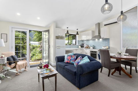 Birch Lane - Sunshine Coast Guide 0