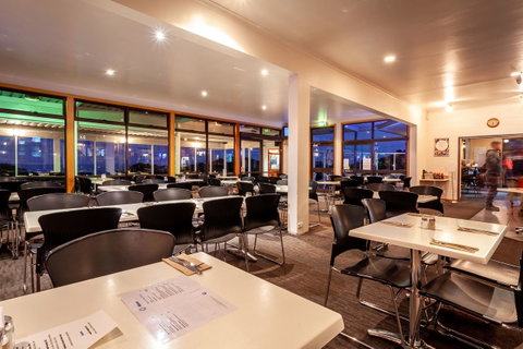 Beachfront Bicheno - Sunshine Coast Guide 37