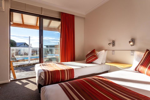 Beachfront Bicheno - Sunshine Coast Guide 25
