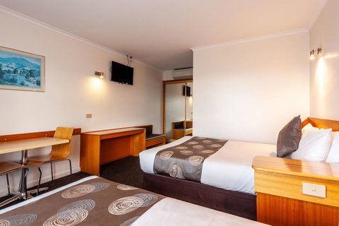Beachfront Bicheno - Sunshine Coast Guide 13