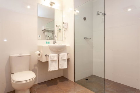 Beachfront Bicheno - Sunshine Coast Guide 23
