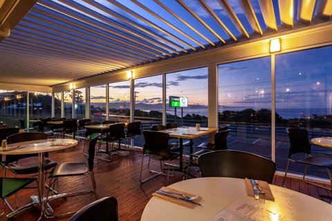 Beachfront Bicheno - Sunshine Coast Guide 38