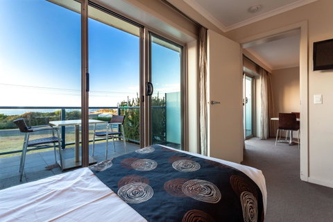 Beachfront Bicheno - Sunshine Coast Guide 8