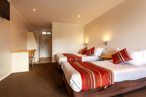 Beachfront Bicheno - Sunshine Coast Guide 27