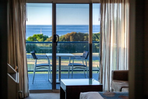 Beachfront Bicheno - Sunshine Coast Guide 5