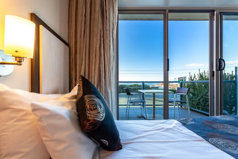 Beachfront Bicheno - Sunshine Coast Guide 16