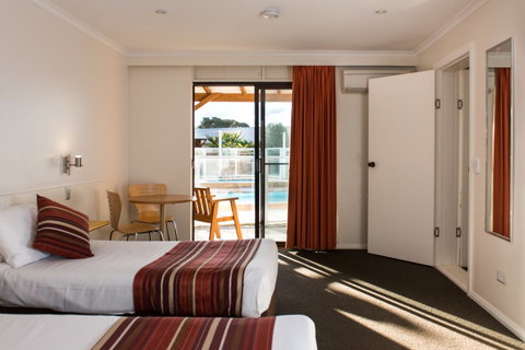 Beachfront Bicheno - Sunshine Coast Guide 29
