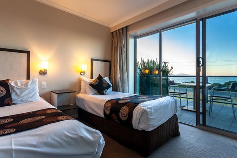 Beachfront Bicheno - Sunshine Coast Guide 9