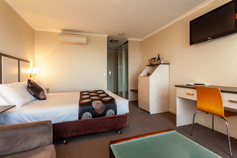 Beachfront Bicheno - Sunshine Coast Guide 19