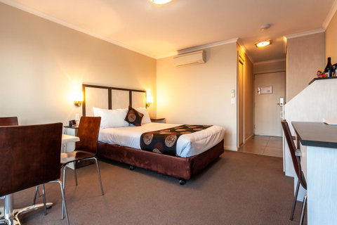 Beachfront Bicheno - Sunshine Coast Guide 20