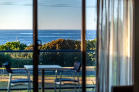Beachfront Bicheno - Sunshine Coast Guide 21