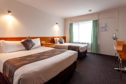 Beachfront Bicheno - Sunshine Coast Guide 12