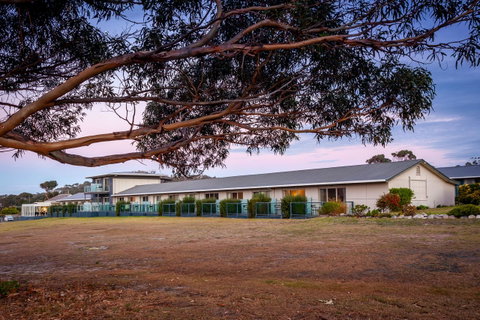Beachfront Bicheno - Sunshine Coast Guide 40