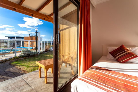 Beachfront Bicheno - Sunshine Coast Guide 4