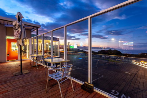 Beachfront Bicheno - Sunshine Coast Guide 36