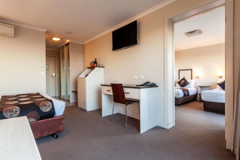 Beachfront Bicheno - Sunshine Coast Guide 7