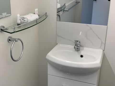 Orford Blue Waters Hotel - Sunshine Coast Guide 3