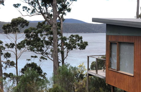 Stewarts Bay Lodge - Sunshine Coast Guide 0