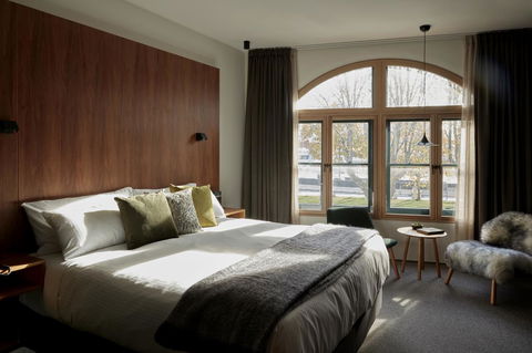 Moss Hotel - Sunshine Coast Guide 8