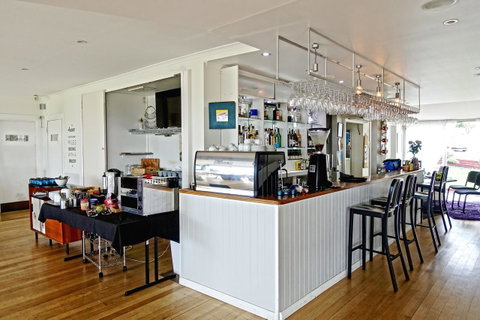 Diamond Island Resort - Sunshine Coast Guide 11