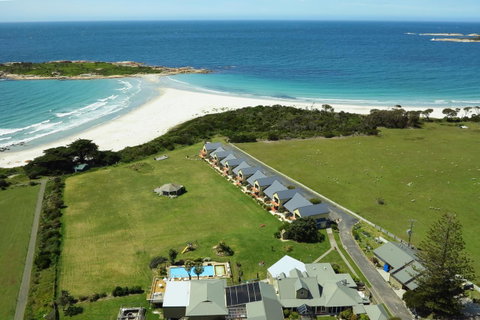 Diamond Island Resort - Sunshine Coast Guide 0