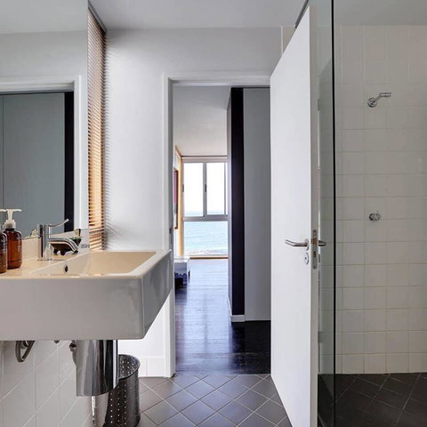 Holland House Bay Of Fires - Sunshine Coast Guide 8