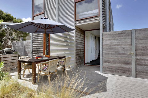 Holland House Bay Of Fires - Sunshine Coast Guide 12