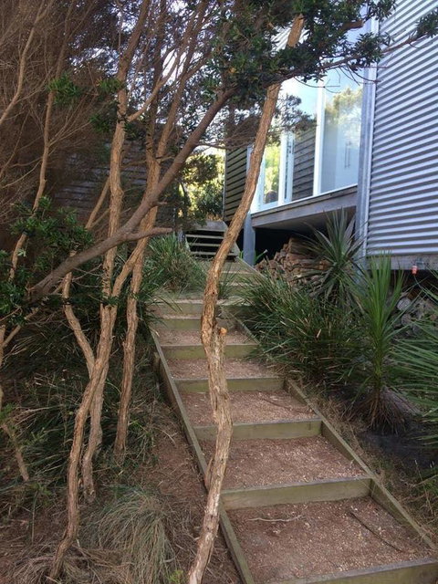 Holland House Bay Of Fires - Sunshine Coast Guide 6