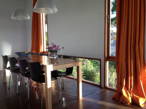 Holland House Bay Of Fires - Sunshine Coast Guide 2