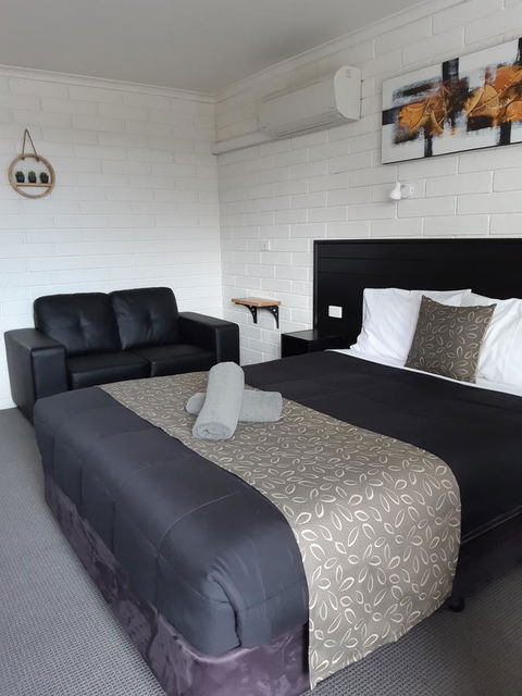 Anchor Wheel Motel - Sunshine Coast Guide 0