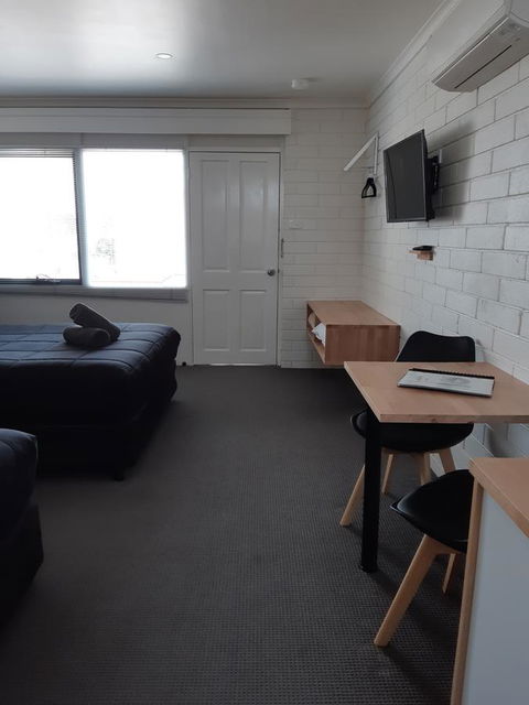 Anchor Wheel Motel - Sunshine Coast Guide 7