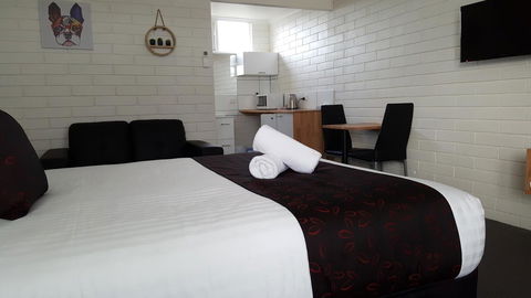 Anchor Wheel Motel - Sunshine Coast Guide 19