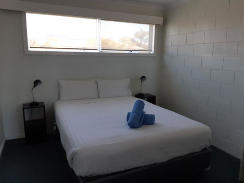 Anchor Wheel Motel - Sunshine Coast Guide 4