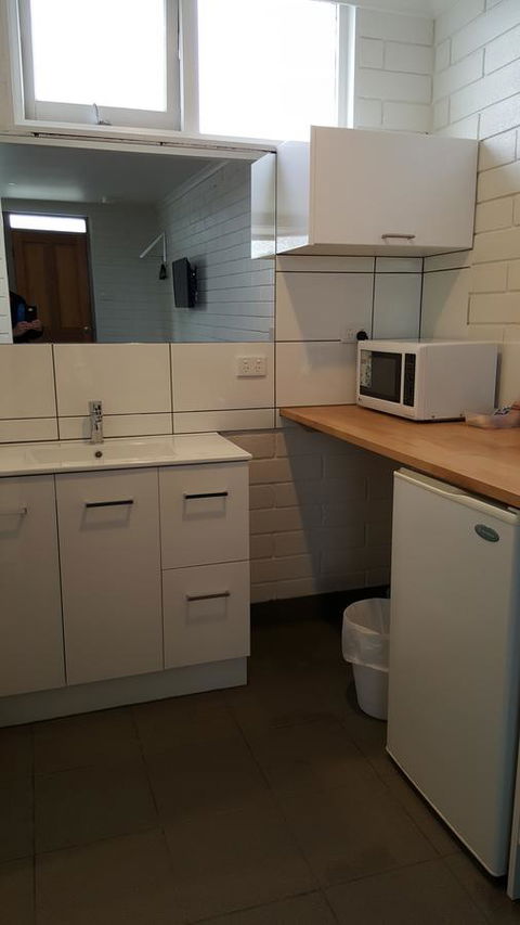 Anchor Wheel Motel - Sunshine Coast Guide 18