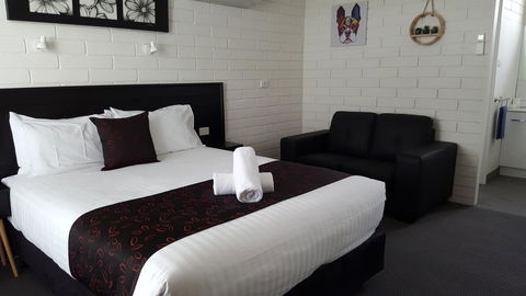 Anchor Wheel Motel - Sunshine Coast Guide 16