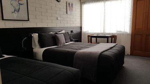 Anchor Wheel Motel - Sunshine Coast Guide 12