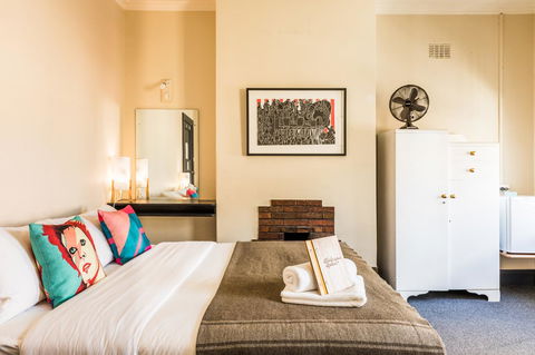 Alabama Hotel Hobart - Sunshine Coast Guide 27